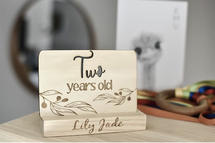timber card with baby name stand